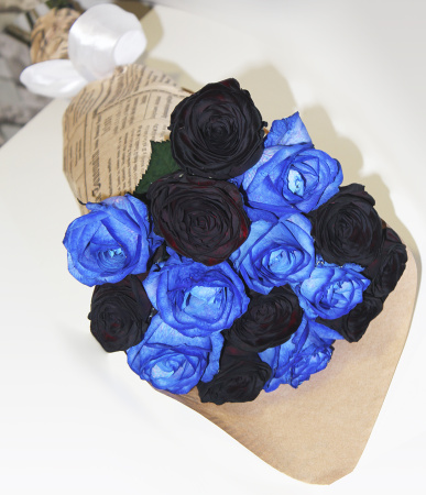 15 сине-черных роз
