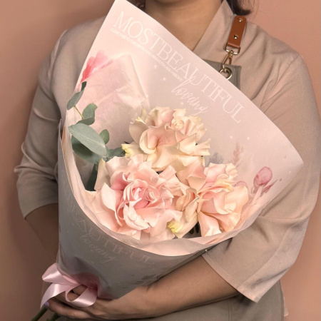 Букет_3 нежные французские розы с веткой эвкалипта