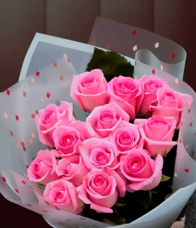15 розовых роз